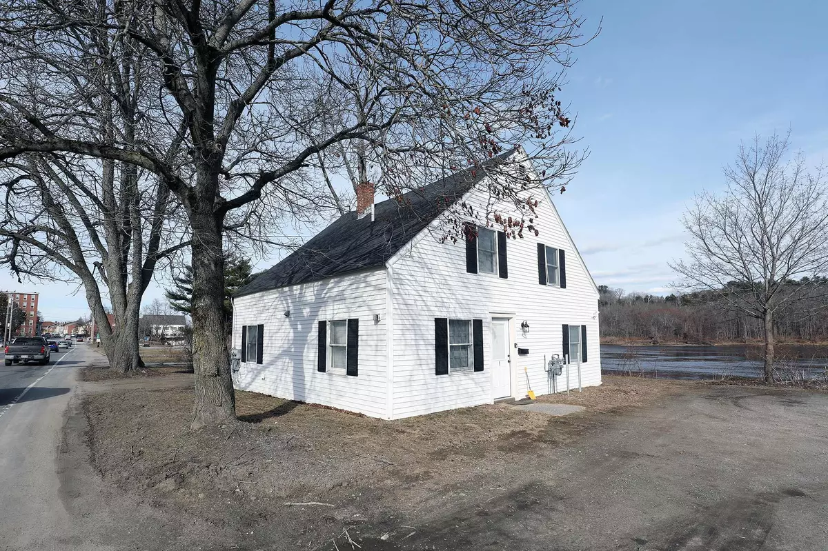 Hallowell, ME 04347,228 Water ST