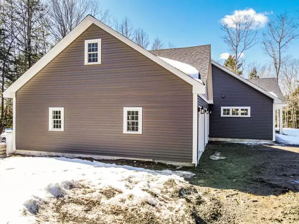 Sidney, ME 04330,51 Keenan DR