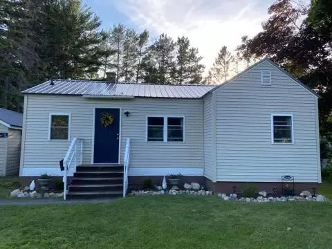 8 Winchester ST, Presque Isle, ME 04769