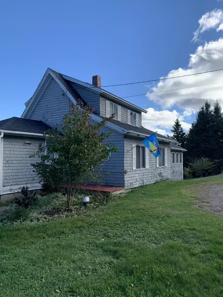 27 Crows Neck RD, Lubec, ME 04652