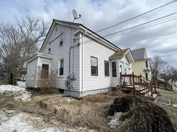 Brewer, ME 04412,40 Chamberlain ST