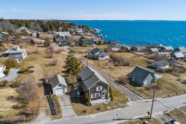 33 Oceanside RD, Harpswell, ME 04003