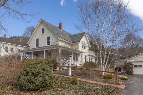 29 Mountain ST, Camden, ME 04843