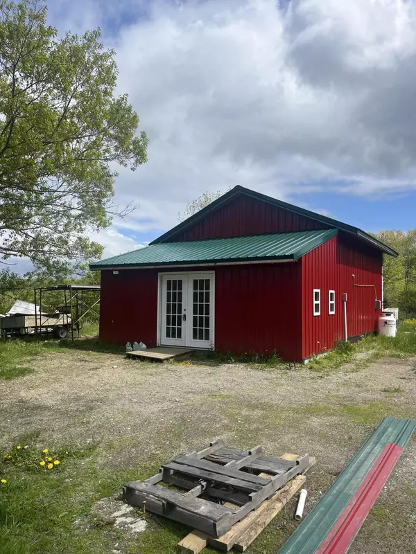 15 Beechwood LN, Orland, ME 04472