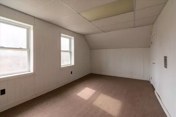 Thomaston, ME 04861,371 Old County RD