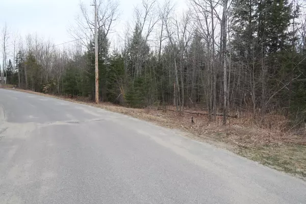 133 Pepin RD, Sidney, ME 04330