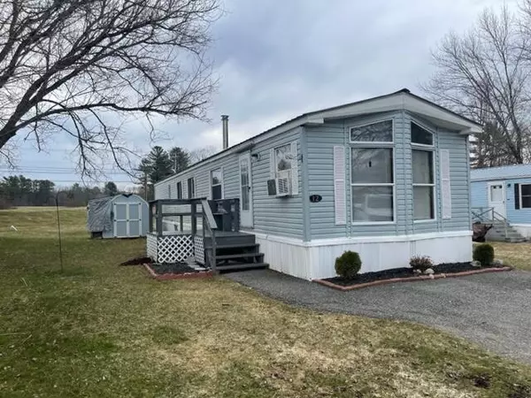 12 Baxter LN, Pittston, ME 04345