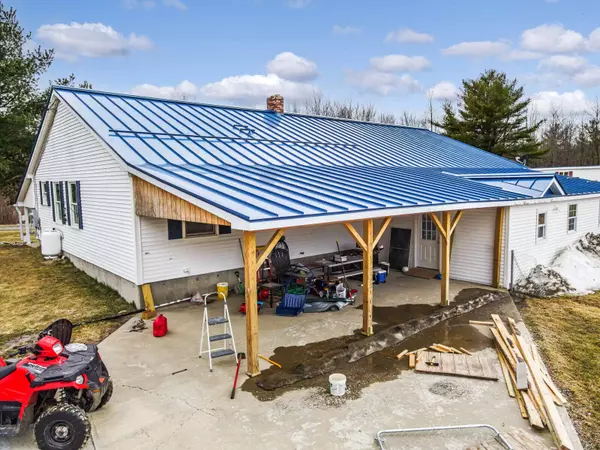 Benton, ME 04901,184 Bellsqueeze RD