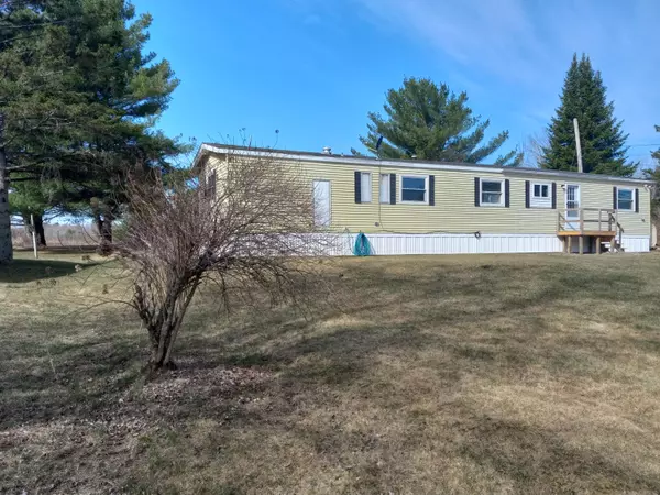 60 Hill RD, Clinton, ME 04927