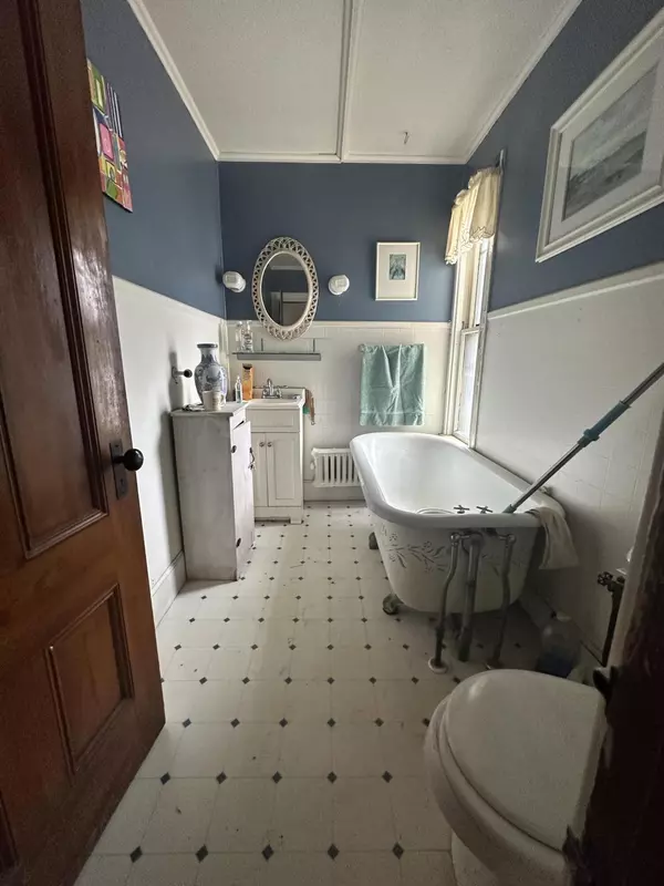 Waterville, ME 04901,4 Elm TER