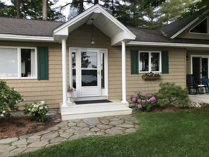 180 Lyons Point RD, Raymond, ME 04071