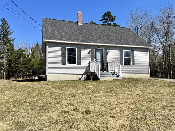 5 Seaveys RD, Ellsworth, ME 04605