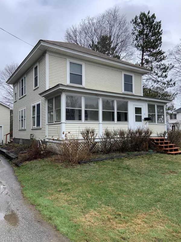 12 Sebasticook AVE, Newport, ME 04953