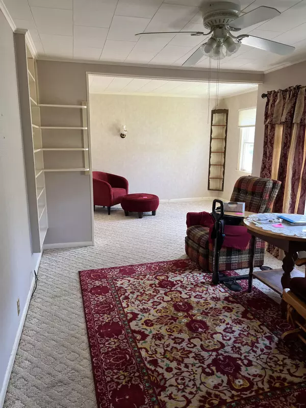 East Millinocket, ME 04430,31 Beech ST