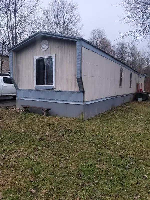 Vassalboro, ME 04989,17 Maple ST