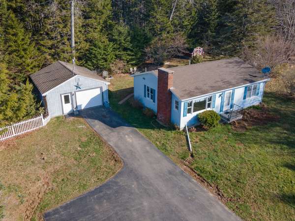 62 Quaco RD, Deer Isle, ME 04627