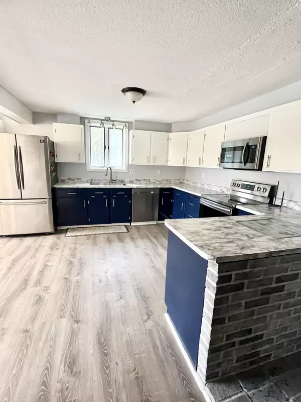 Sidney, ME 04330,2844 Middle RD