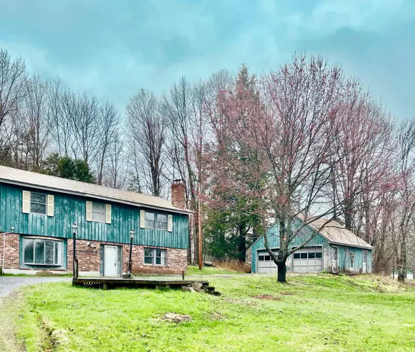 2844 Middle RD, Sidney, ME 04330