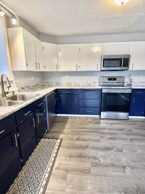 Sidney, ME 04330,2844 Middle RD