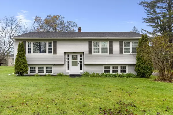12 Mosher RD, Gorham, ME 04038