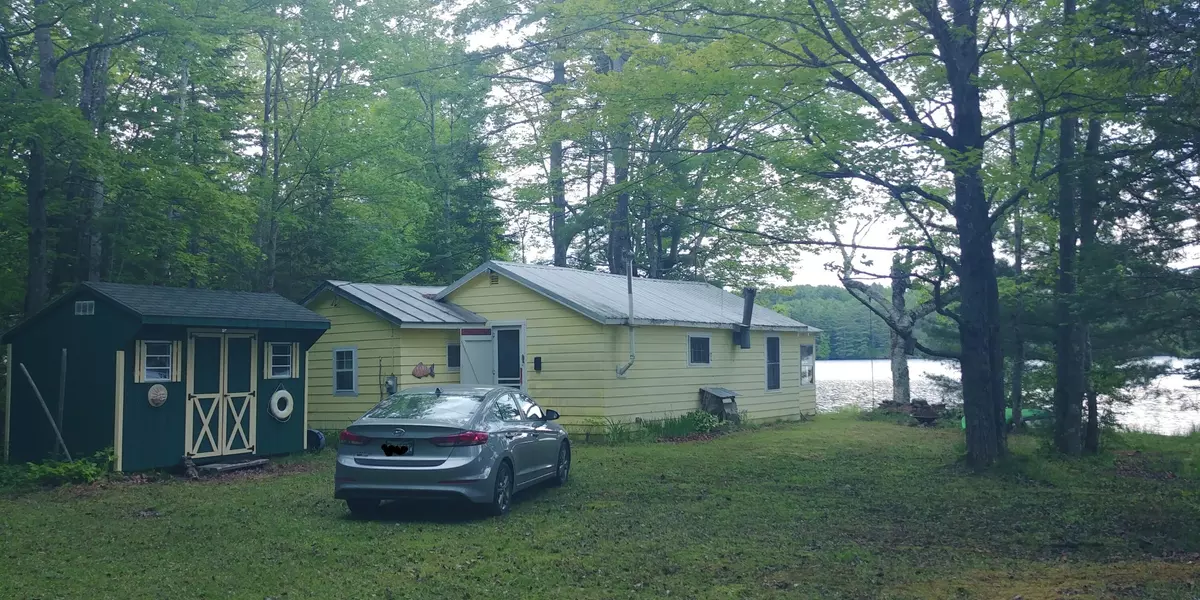 27 Sunshine LN, Hartland, ME 04943