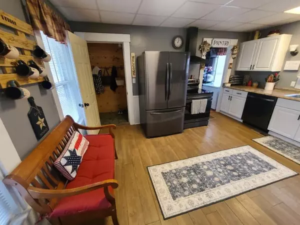 Madison, ME 04950,18 Rowell ST