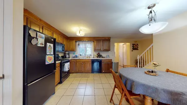 South Portland, ME 04106,21 Valley ST #11