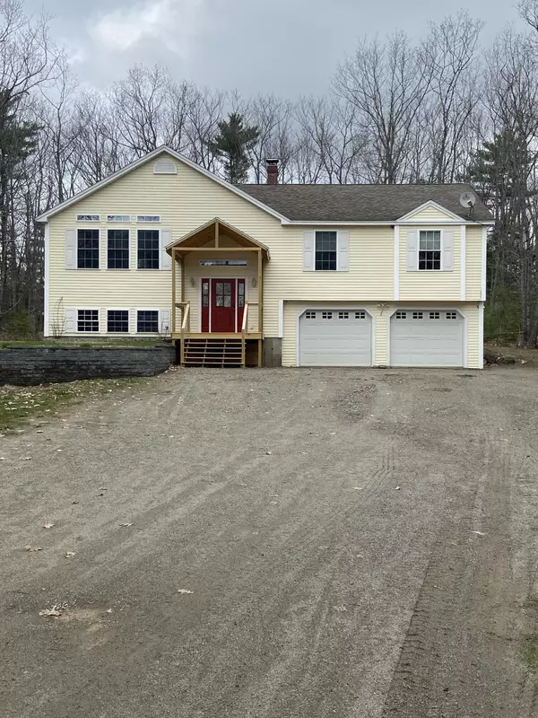 64 High Point DR, Bradley, ME 04411