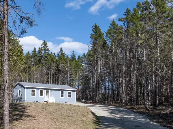 40 True LN, Tremont, ME 04612