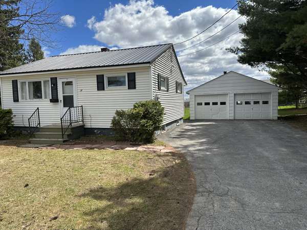 14 Sperry DR, Caribou, ME 04736