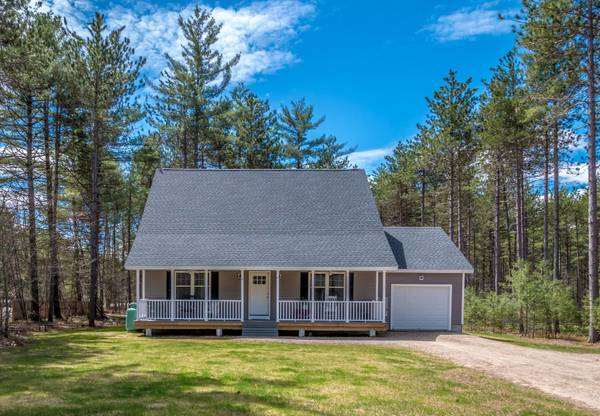 6 Christopher ST, Fryeburg, ME 04037