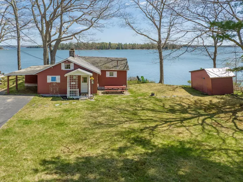 70 Maquoit DR, Freeport, ME 04032