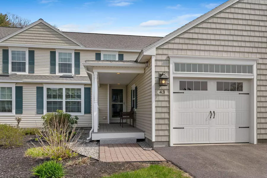 43 Tourmaline DR #43, Topsham, ME 04086