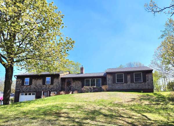 5 Riverview RD, Jay, ME 04239