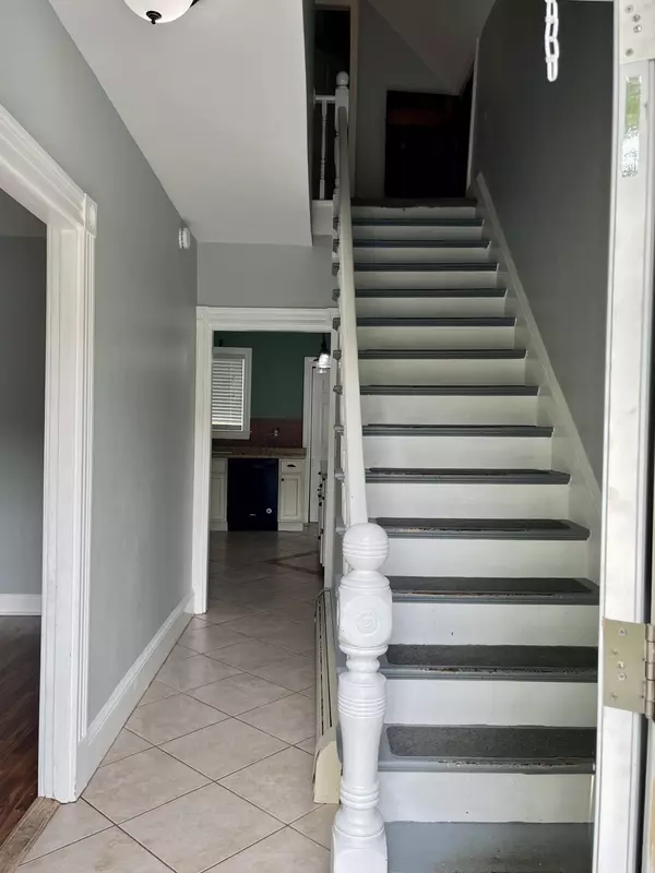 Warren, ME 04864,105 High ST