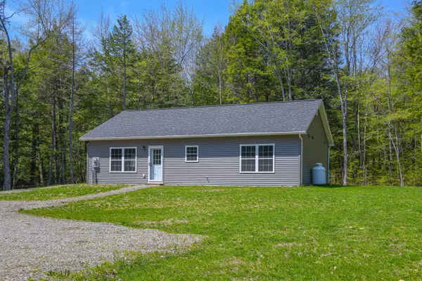 20 Delcourt Woods LN, Bowdoinham, ME 04008