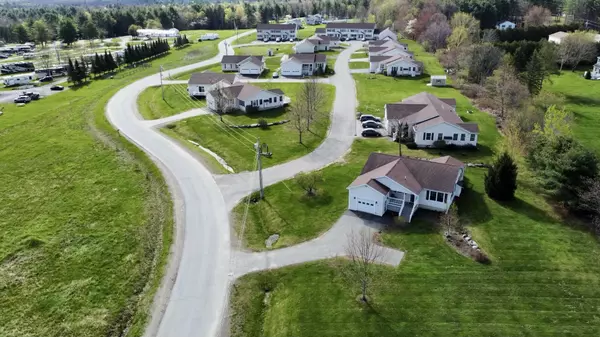 Hermon, ME 04401,5 Cambridge DR #1