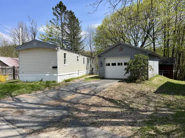 9 Front ST, Rumford, ME 04276