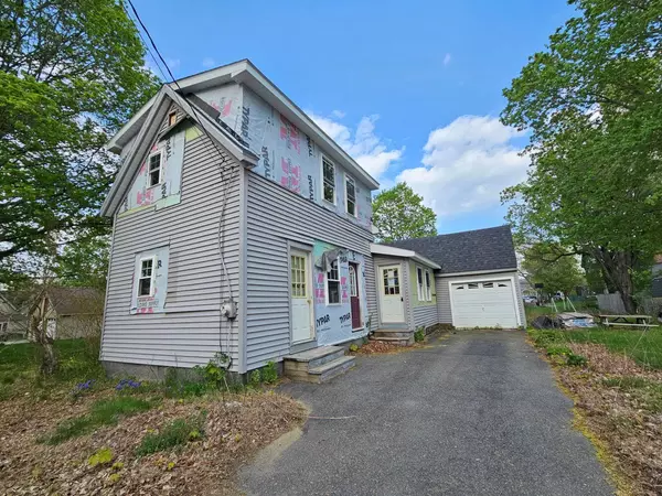 10 Bailey ST, Skowhegan, ME 04976