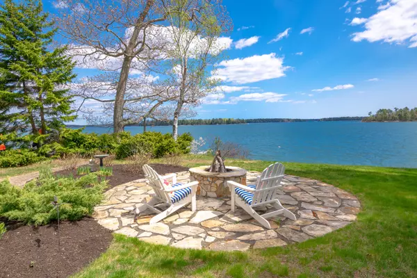 Freeport, ME 04032,373 Lower Flying Point RD