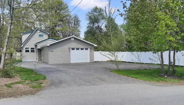 72 Call RD, Milford, ME 04461