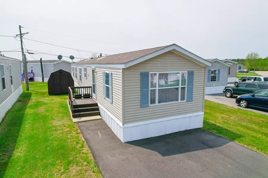25 Elwell LN, Brunswick, ME 04011