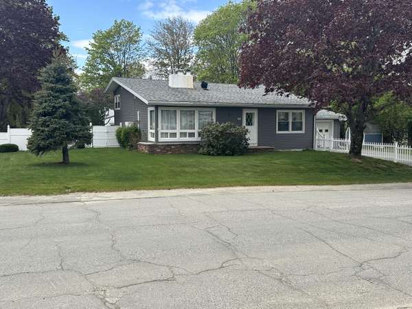 18 Rhode Island AVE, Millinocket, ME 04462