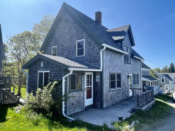 2 Holmes PL, Eastport, ME 04631