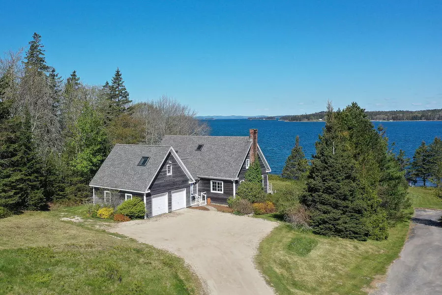 54 Clearfield LN, Deer Isle, ME 04627