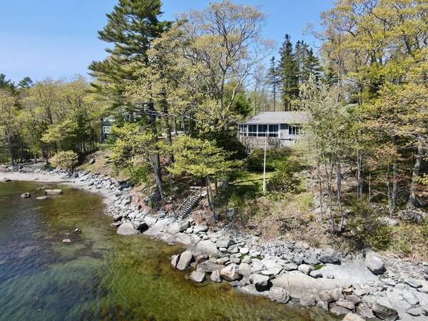 17 Sea Heather LN, Surry, ME 04684