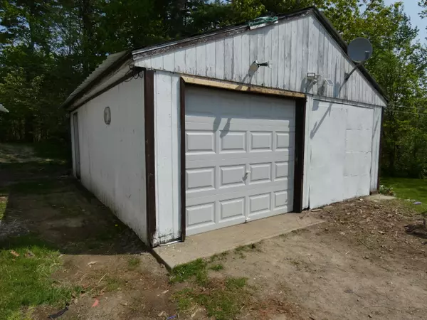 56 Heyer RD, Waldoboro, ME 04572