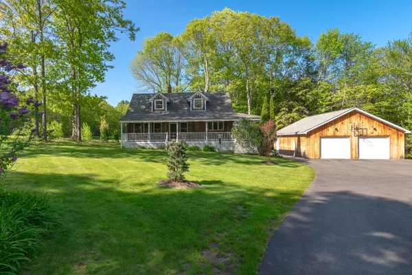 2 Youngs LN, Freeport, ME 04032