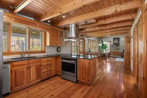 Freeport, ME 04032,2 Youngs LN