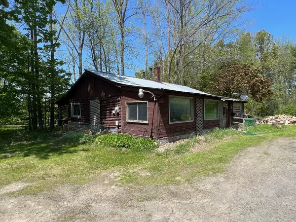 176 Pullen RD, Dexter, ME 04930